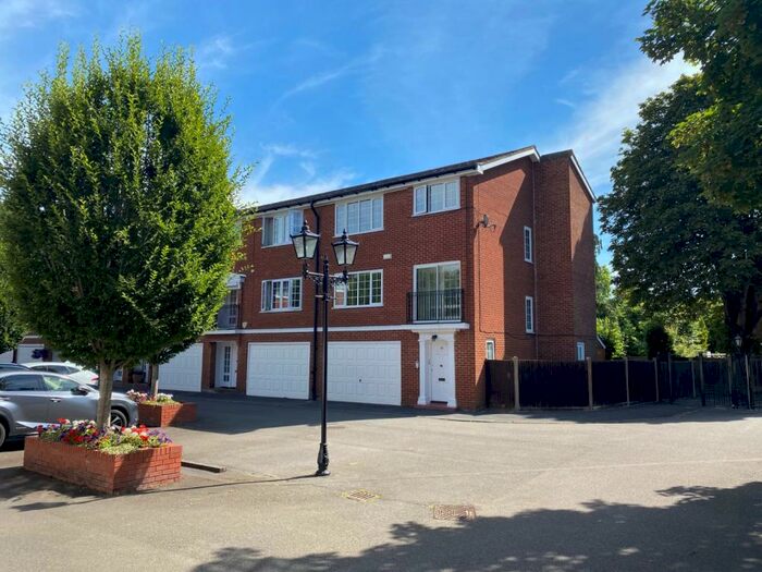 4 Bedroom End Of Terrace House To Rent In Radnor Close, Henley-On-Thames, Oxfordshire, RG9