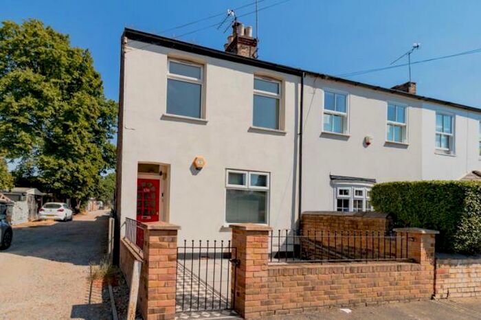 1 Bedroom Apartment To Rent In Vansittart Road, Windsor, SL4