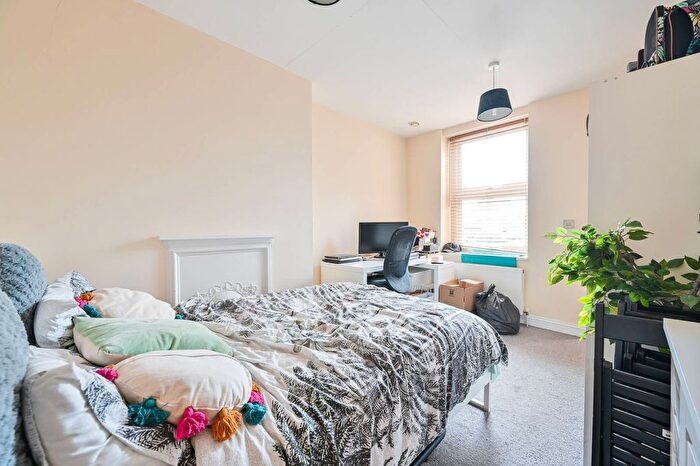2 Bedroom Flat To Rent In Tower Bridge Road, Southwark, SE1