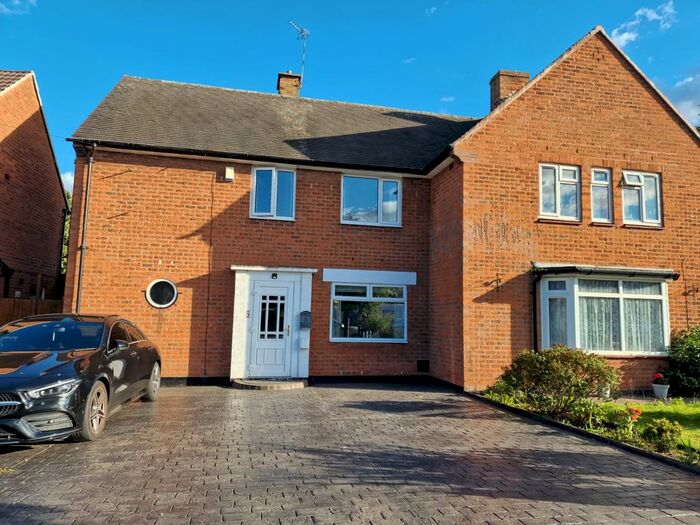 3 Bedroom Semi-Detached House To Rent In Evenlode Road, Solihull, B92