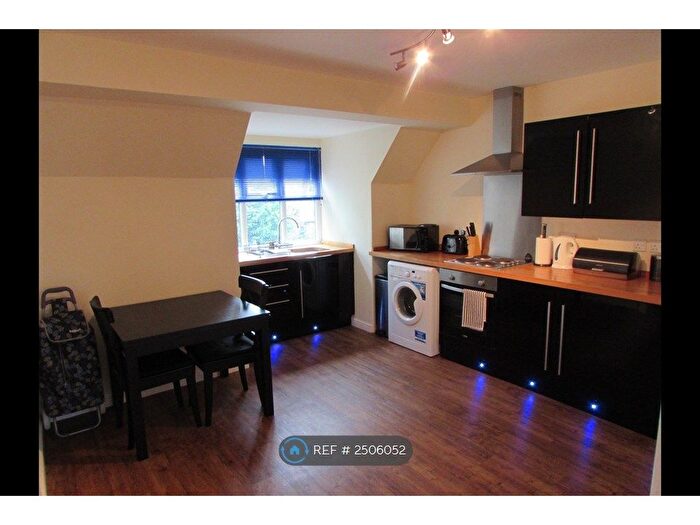2 Bedroom Flat To Rent In Albemarle Road, Beckenham, BR3