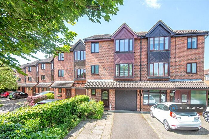 5 Bedroom Terraced House To Rent In Stapleford, Welwyn Garden City, AL7