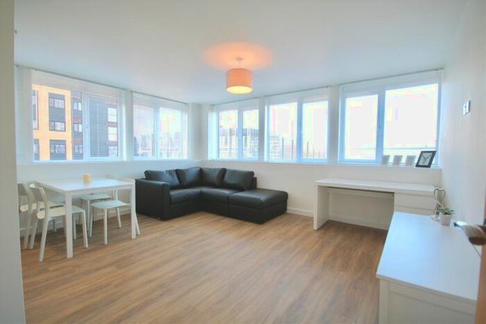 2 Bedroom Flat To Rent In Isambard Brunel Road, Portsmouth, PO1