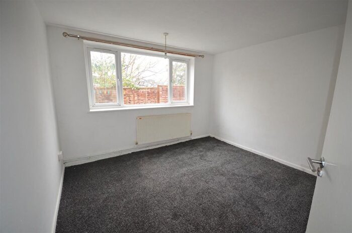 2 Bedroom Flat To Rent In Brendon Avenue, Stopsley, Luton., LU2