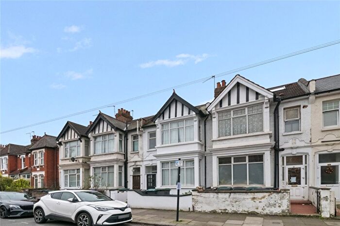 4 Bedroom Terraced House For Sale In Boreham Road, Wood Green, London, N22