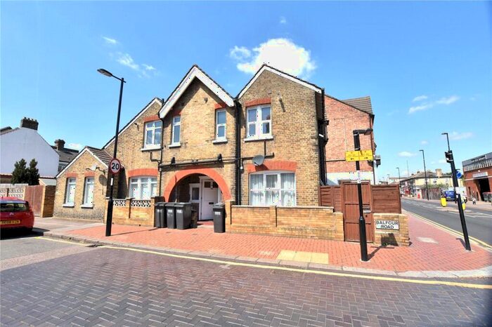 Apartment To Rent In Portland Road, London, SE25