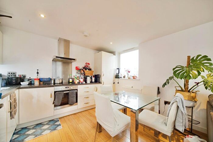 2 Bedroom Maisonette For Sale In Rainhill Way, London, E3