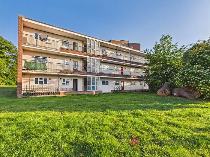1 Bedroom Flat For Sale In The Lawn, Harlow, CM20