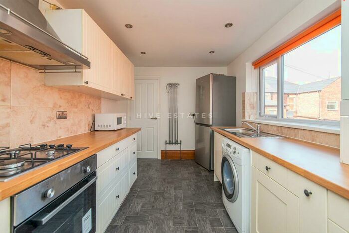 3 Bedroom Flat To Rent In Dinsdale Road, Sandyford, Newcastle Upon Tyne, NE2