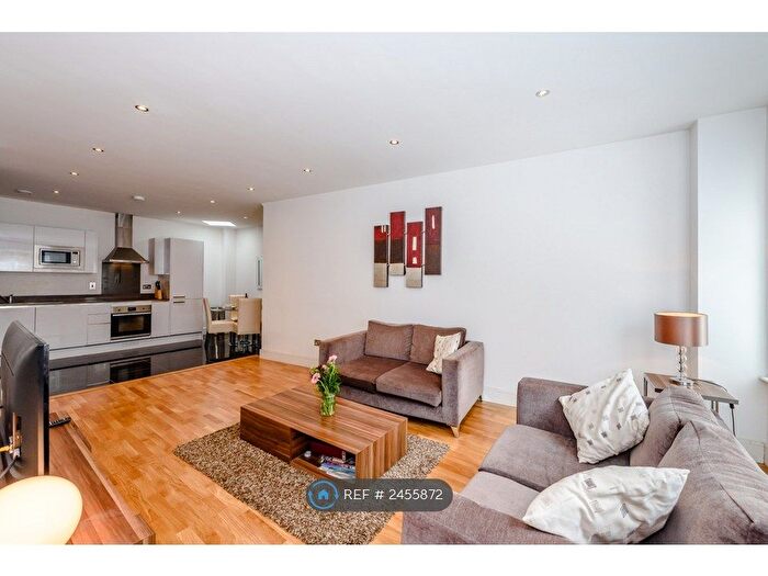 2 Bedroom Flat To Rent In Green Walk, London, SE1