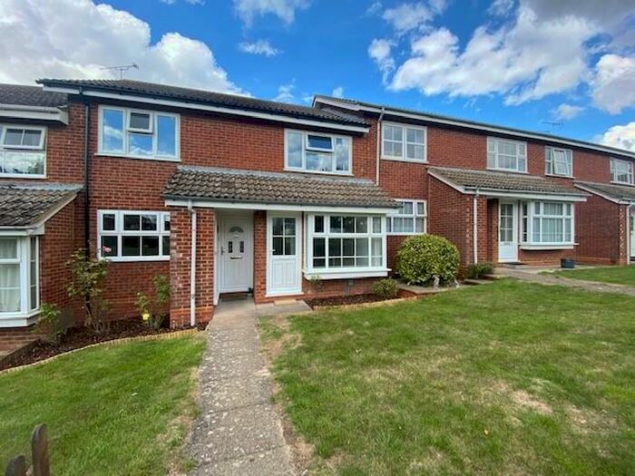 2 Bedroom Maisonette To Rent In Hillary Close, Aylesbury, HP21