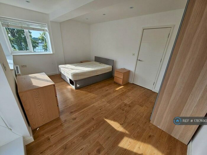 2 Bedroom Flat To Rent In Mount Pleasant, Wembley, HA0