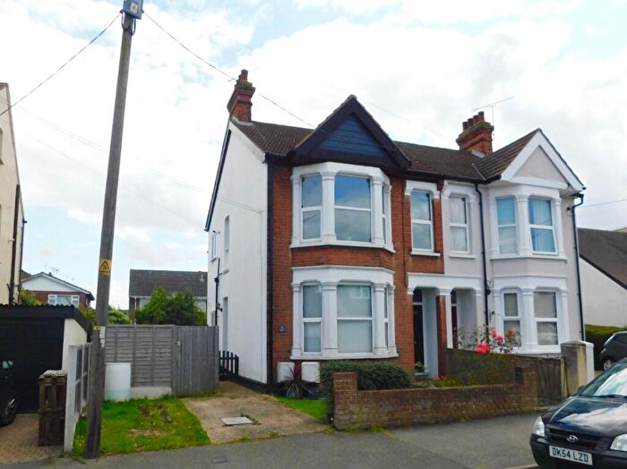 1 Bedroom Flat To Rent In Woodfield Road, Leigh-On-Sea, Essex, SS7
