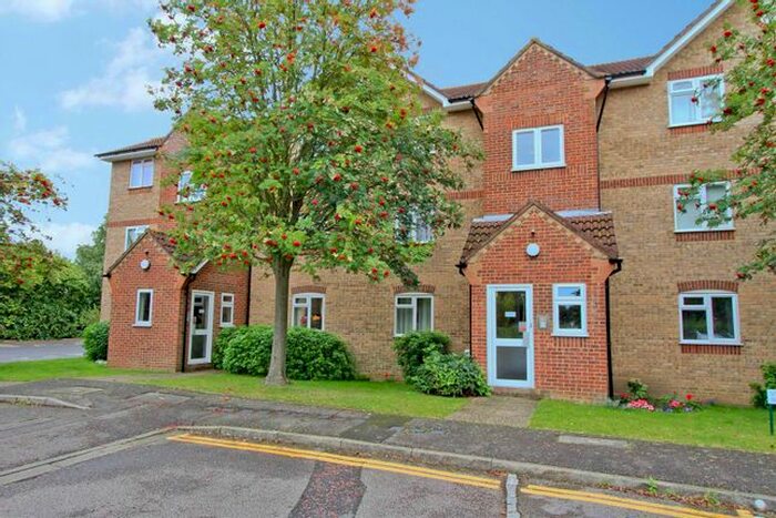 1 Bedroom Flat To Rent In Gainsborough Road, Hayes, Middlesex, UB4