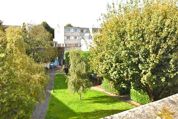 2 Bedroom Flat To Rent In Mountbatten Square, Windsor, Berkshire, SL4