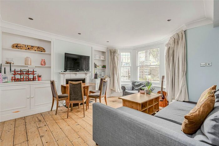 2 Bedroom Maisonette To Rent In Taybridge Road, Clapham Common, SW11