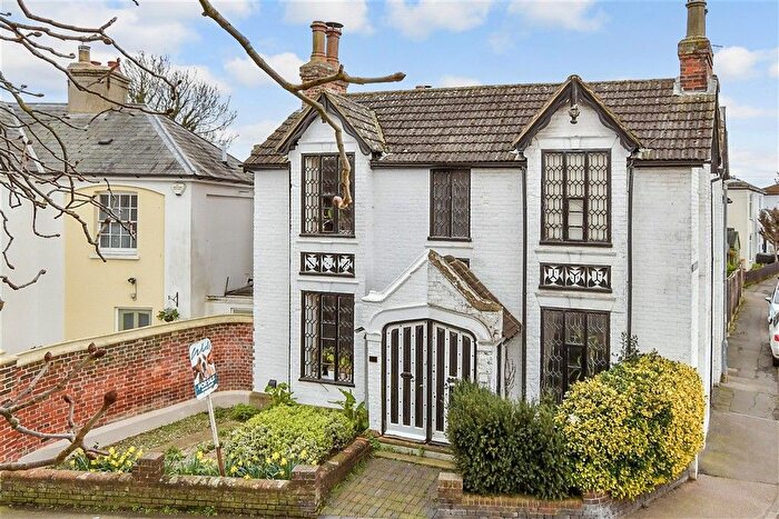 3 Bedroom Semi Detached House For Sale In South Road, Faversham, Kent, ME13