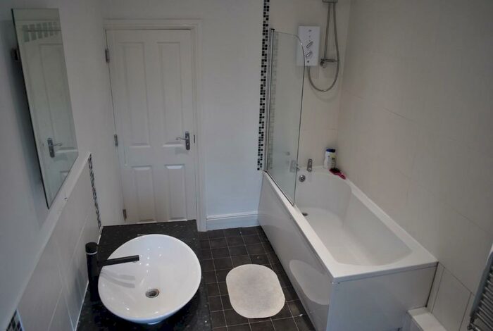 4 Bedroom Terraced House To Rent In Eldon Road, Birmingham, B16