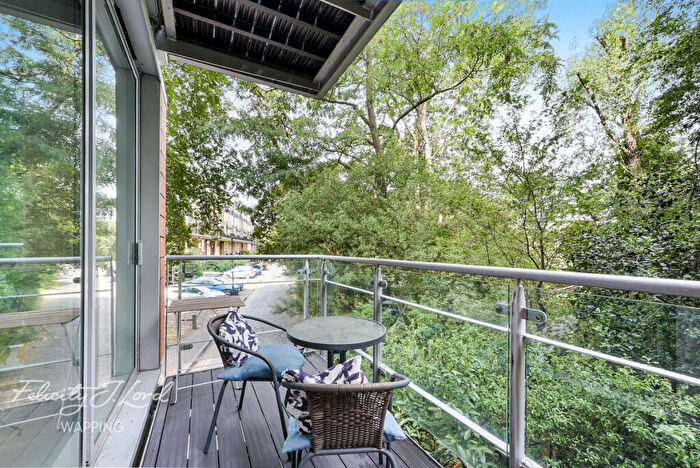 2 Bedroom Flat For Sale In Monza Street, London, E1W
