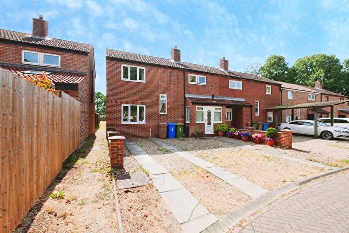 3 Bedroom Semi Detached House For Sale In Holly Close, Full Sutton, York, YO41
