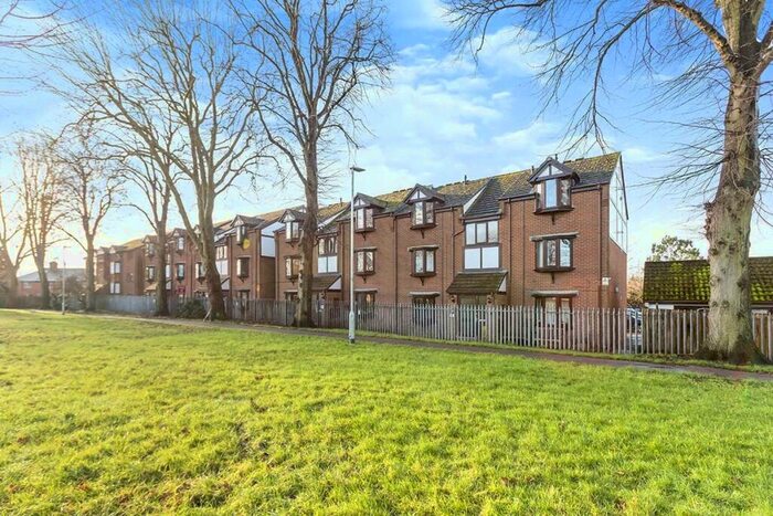 1 Bedroom Flat To Rent In Granville Gardens, Hinckley, Leicestershire, LE10