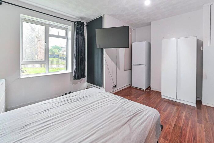 2 Bedroom Maisonette For Sale In Grange Grove, Canonbury, London, N1