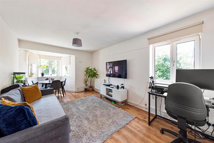 1 Bedroom Flat For Sale In Fernhill Court, Walthamstow, E17
