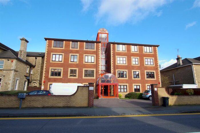 2 Bedroom Flat To Rent In Bath Road, Swindon, SN1