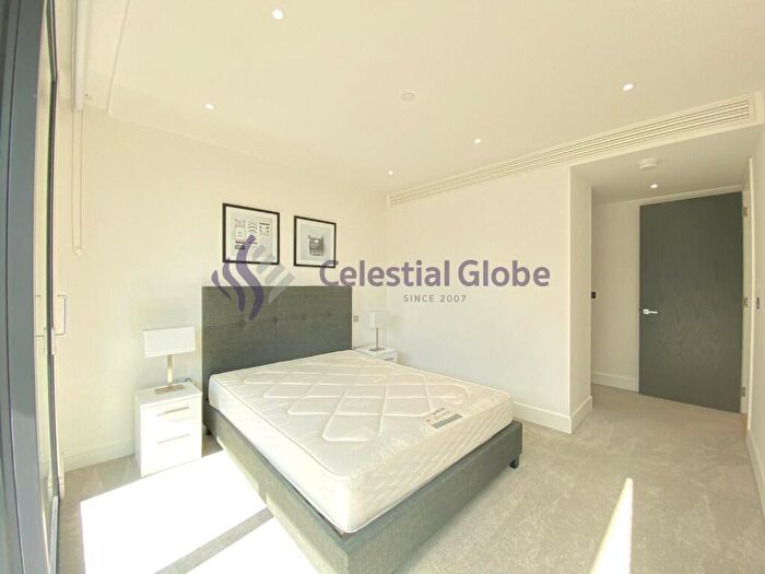 2 Bedroom Flat To Rent In Piazza Walk, London, E1