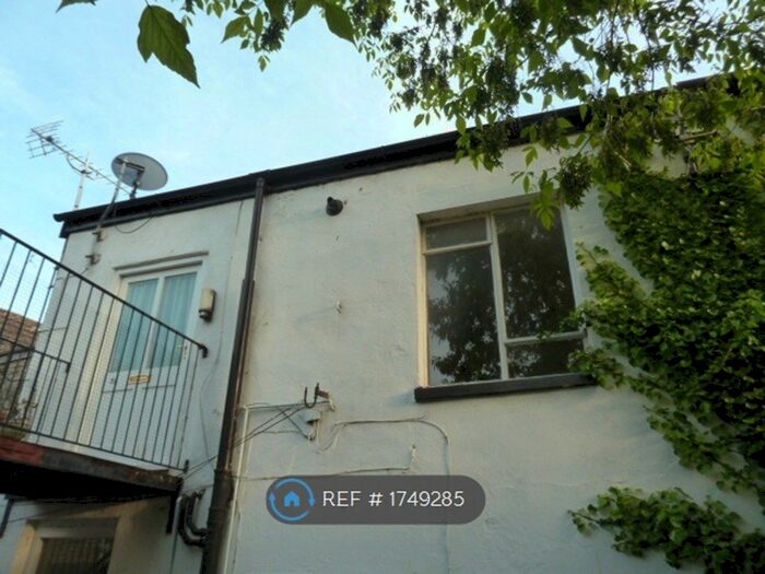 2 Bedroom Flat To Rent In Barrack Street, Bridport, DT6