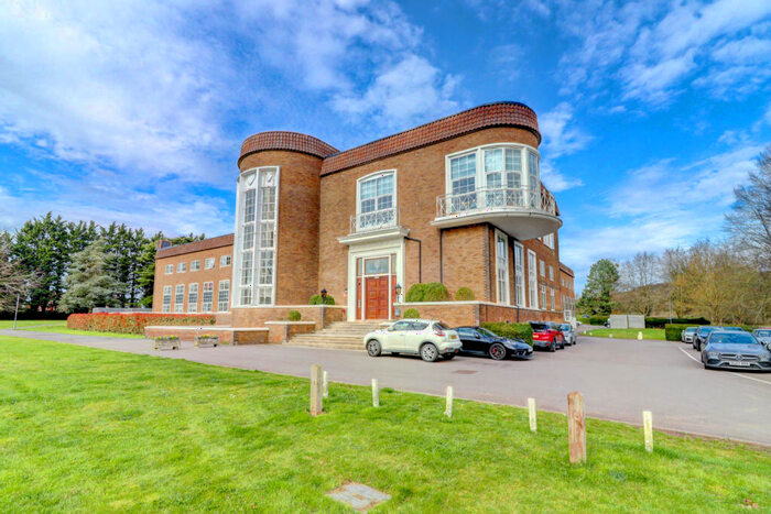 1 Bedroom Apartment For Sale In Wycombe Road, Saunderton, High Wycombe, HP14