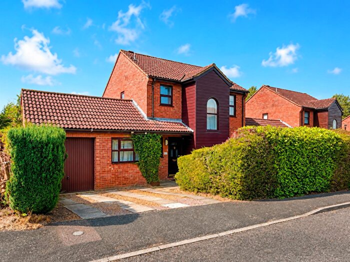 3 Bedroom Detached House For Sale In Gatcombe, Great Holm, Milton Keynes, MK8