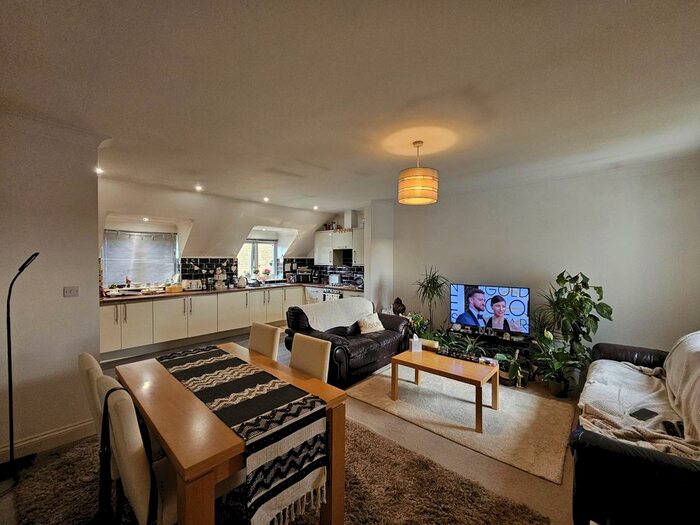 2 Bedroom Flat To Rent In Page Heath Lane, Bromley, BR1