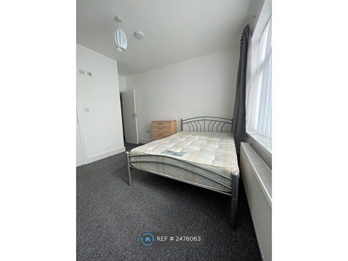 Studio To Rent In The Larches, London, N13