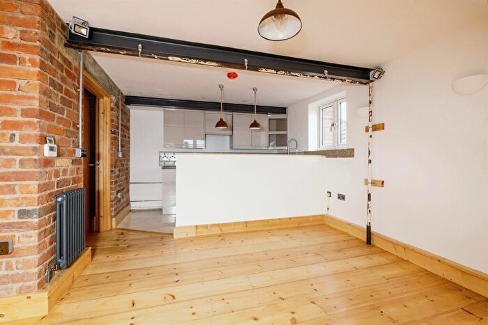 1 Bedroom Apartment For Sale In Bridge Street, Saxilby, Lincoln, LN1
