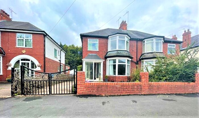 3 Bedroom Semi-Detached House To Rent In Allderidge Avenue, Hull, HU5
