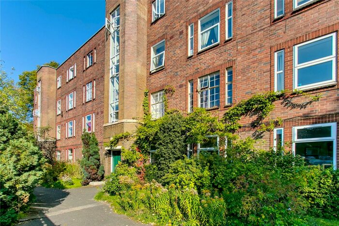 2 Bedroom Flat To Rent In Rosemary Gardens, Mortlake, London, SW14