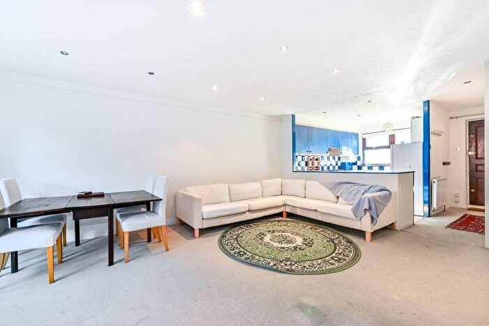 3 Bedroom Terraced House To Rent In Weavers Way, Camden, London, NW1