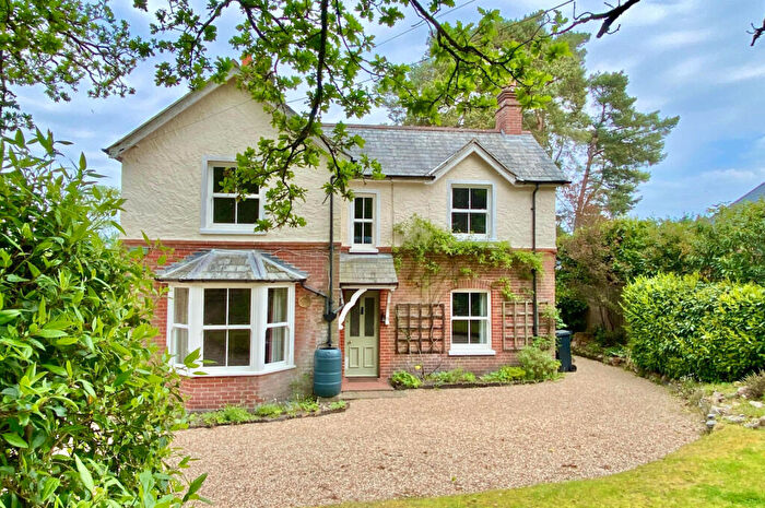 4 Bedroom Detached House For Sale In Ringwood Road, St. Ives, BH24