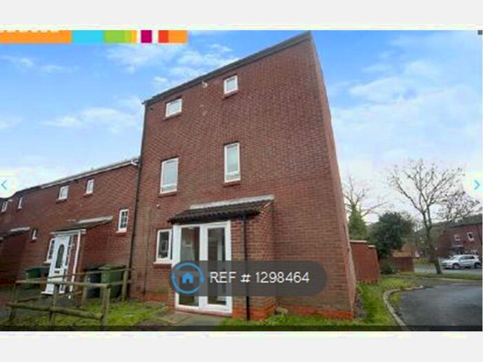 4 Bedroom Semi-Detached House To Rent In Sandhurst Close, Redditch, B98