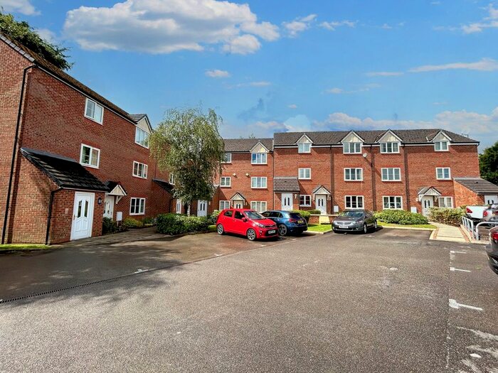2 Bedroom Flat To Rent In Morston Close, Worsley, M28