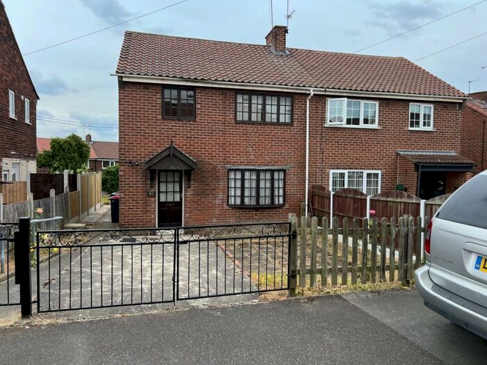 3 Bedroom Semi-Detached House To Rent In Garbroads Crescent, S65