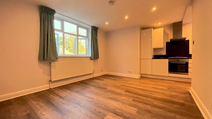 2 Bedroom Apartment To Rent In Langley Park Road, Sutton, Surrey, SM2