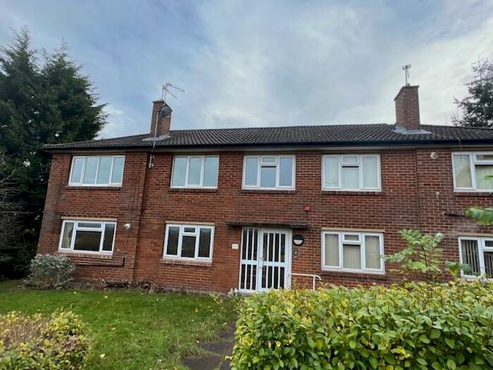 1 Bedroom Apartment To Rent In Turnsteads Crescent, Cleckheaton, West Yorkshire, BD19