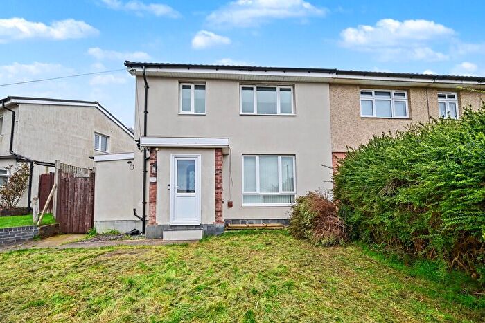 3 Bedroom Semi Detached House For Sale In Saunton Road, Overslade, Rugby, CV22