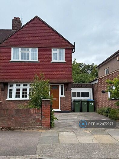 3 Bedroom Terraced House To Rent In Sparrows Lane, London, SE9