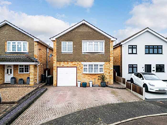 4 Bedroom Detached House For Sale In Deirdre Close, Wickford, SS12