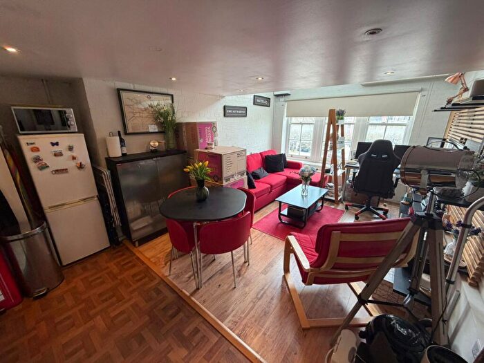 1 Bedroom Flat To Rent In SchoolHouse Yard, SE18