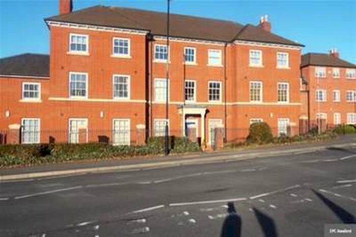 2 Bedroom Flat To Rent In Park Court, Coleshill. B46