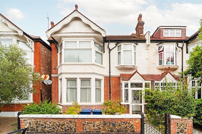 3 Bedroom Flat To Rent In Fordhook Avenue, Ealing, W5